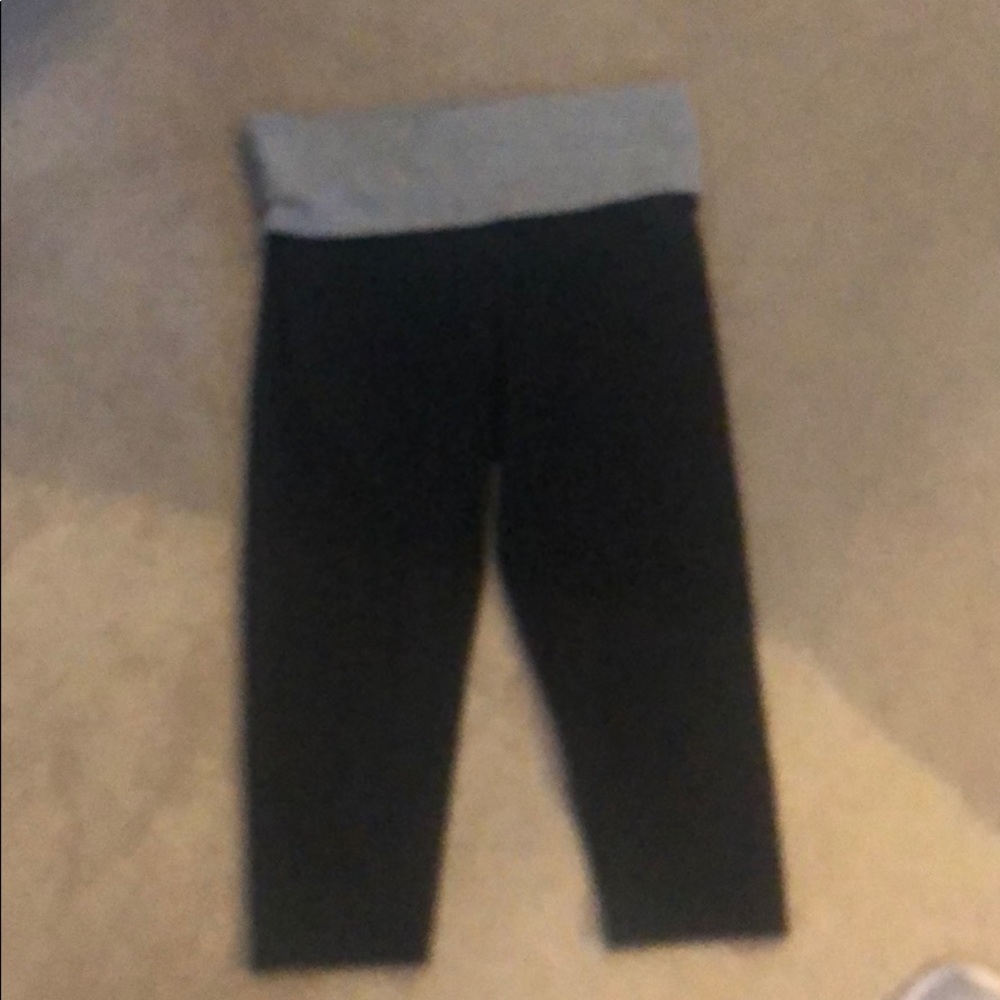 Victoria’s Secret Capri leggings